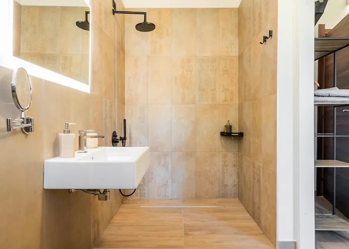 Oda ve Kahvaltı Su Carinniu 3*