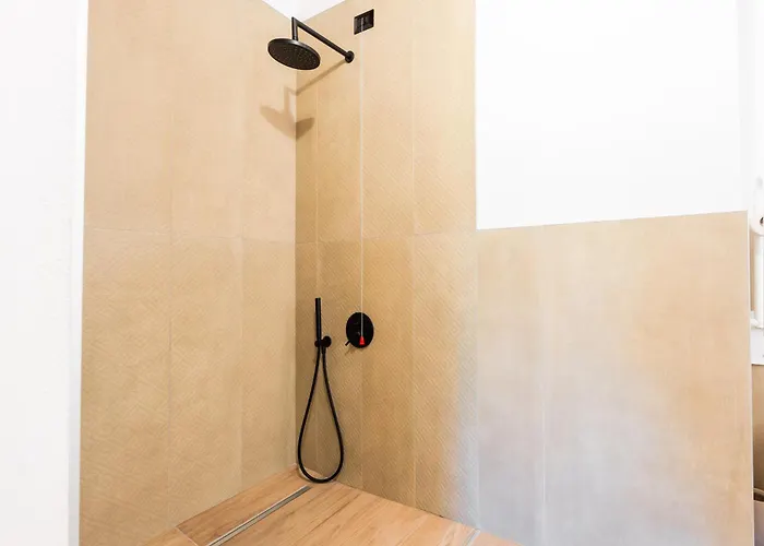 Oda ve Kahvaltı Su Carinniu